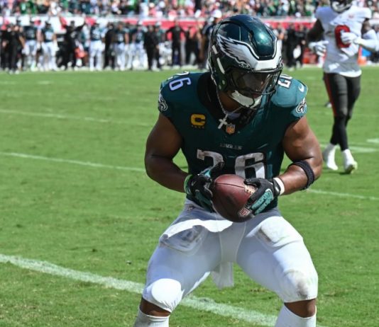 Eagles send a message to the NFL and the 31 other teams with the fake tush push 16