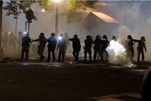 Trump directs defense secretary to deploy troops to Portland 捕获