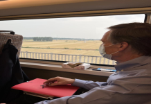 I want to take my children to China to ride the high-speed rail. 图片2