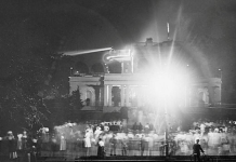 As history fades in a roar 图片3