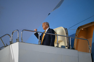 Trump Blames Democrats for Government Shutdown and Air Traffic Controller Shortage 图片5