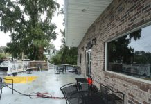 Shooting at packed South Carolina bar kills 4 and injures at least 20 others 屏幕截图 2025 10 13 093908