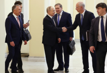 Trump envoy reportedly told Kremlin official that Ukraine must cede land for peace deal 17641250573354