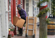 The salary dilemma of American couriers 企业微信截图 17635232587592