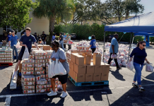 Tears Outside the Food Bank 图片1