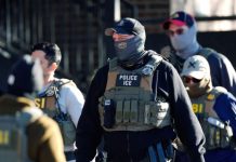 Federal judge says immigration officers in Colorado can only arrest those at risk of fleeing 捕获