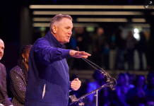 Trump pardons entertainment exec indicted by his own justice department 6308419