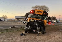 School buses crash in Idaho with several kids hurt, including 1 flown to hospital 下载
