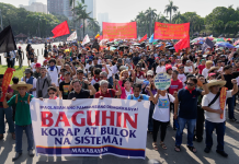 Large-scale anti-corruption protests erupt in the Philippines, with citizens and clergy demanding a thorough investigation into corruption in flood control projects. 企业微信截图 17645769954139
