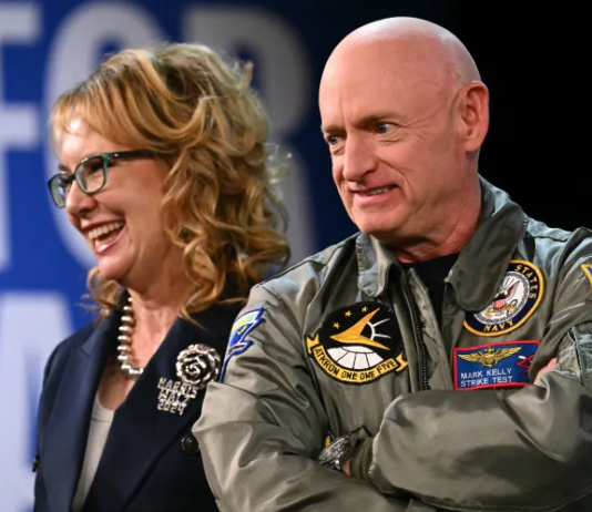 Five US lawmakers investigated over warning troops about illegal orders 692183989