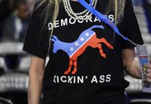 Young Americans are increasingly rejecting the Democratic and Republican parties, a new poll shows 下载