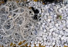 Malaysia bans e-waste imports, vows to end illegal dumping 下载 (1)